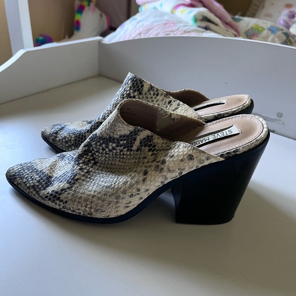 STEVE MADDEN REPTILE MULES -SIZE 9 - Picture 2 of 6